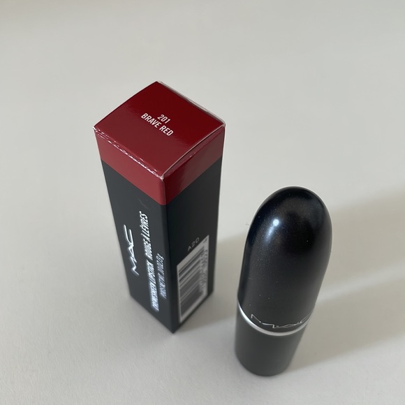 MAC cremesheen lipstick 201 BRAVE RED - Picture 4 of 10